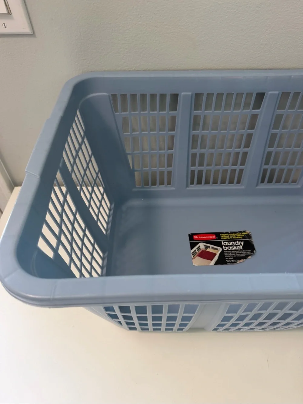 Vtg 1990's Rubbermaid Light Blue Rugged Heavy-Duty Laundry Basket 2965
